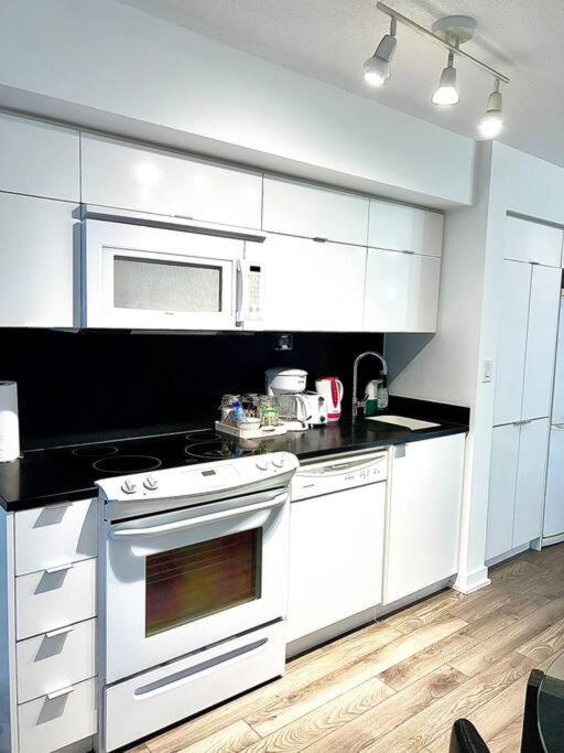 تورونتو Luxurious Condo In The Center Of Downtown المظهر الخارجي الصورة